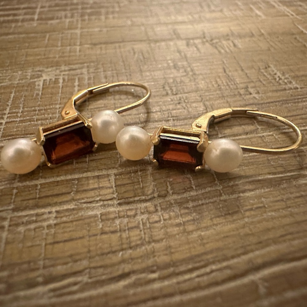14kt garnet and pearl earrings
